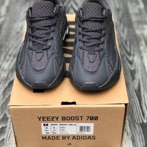 Кроссовки мужские Adidas Yeezy Boost 700 V2 Black