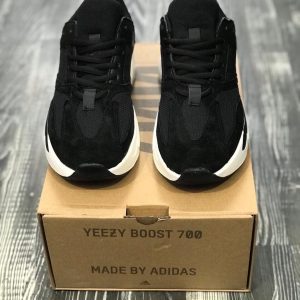 Кроссовки мужские Adidas Yeezy Boost 700 BW