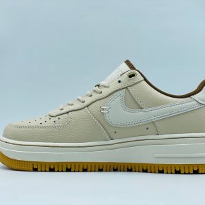 Кроссовки Nike Air Force 1 Luxe «Pecan»