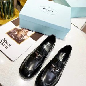 Лоферы женские Prada