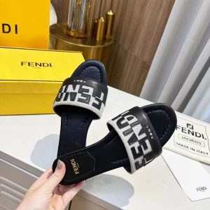 Шлёпанцы женские Fendi