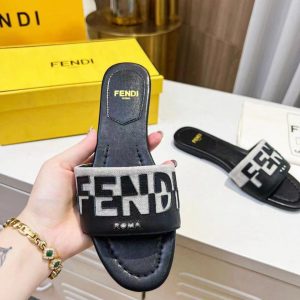 Шлёпанцы женские Fendi