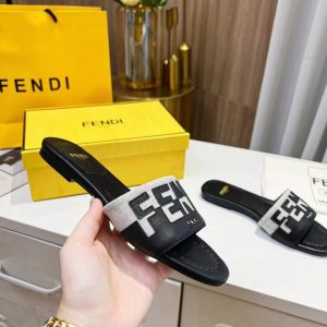 Шлёпанцы женские Fendi