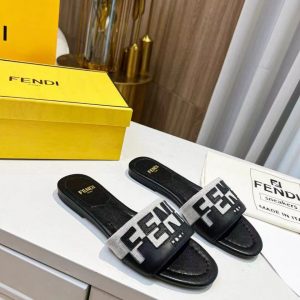 Шлёпанцы женские Fendi