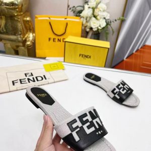 Шлёпанцы женские Fendi