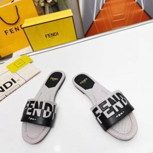 Шлёпанцы женские Fendi