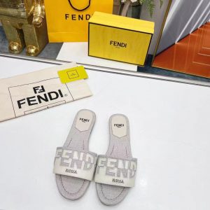 Шлёпанцы женские Fendi