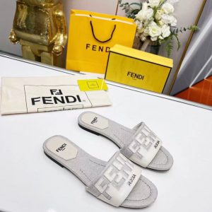 Шлёпанцы женские Fendi