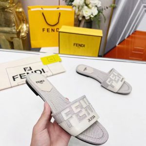 Шлёпанцы женские Fendi