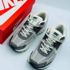 Кроссовки Nike Zoom Vomero 5