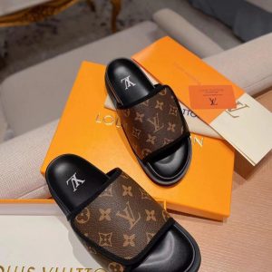 Шлепанцы женские Louis Vuitton