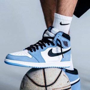 Кроссовки Nike AIR Jordan 1 Retro High GS 